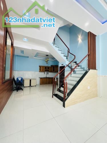 Khu phân lô, 4 tầng, 5 x 10, giá 5.X tỷ, hẻm ô tô - 1