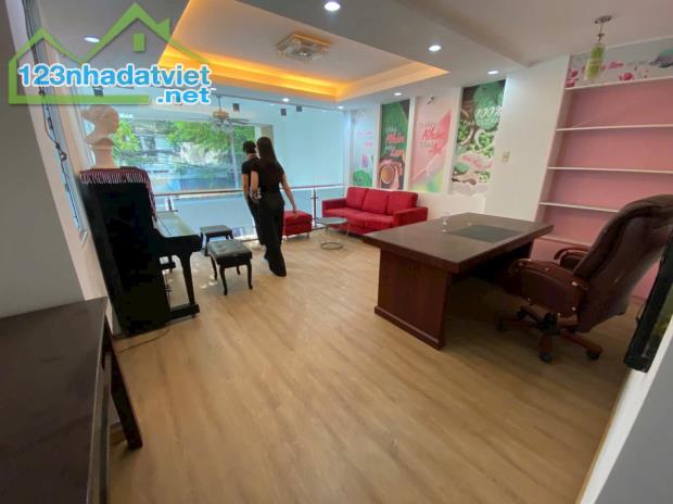 Cho thuê nhà 5 tầng Góc 2MTKD Nguyễn Hồng Đào, P14, Tân Bình