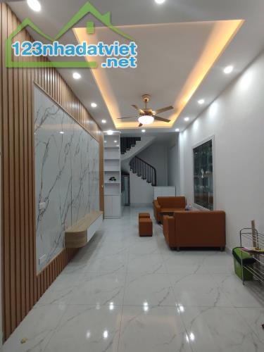 BÁN NHÀ HOÀNG VĂN THÁI, THANH XUÂN, NHÀ DÂN XÂY CHẮC CHẮN, NHÀ MỚI , THIẾT KẾ ĐẸP.