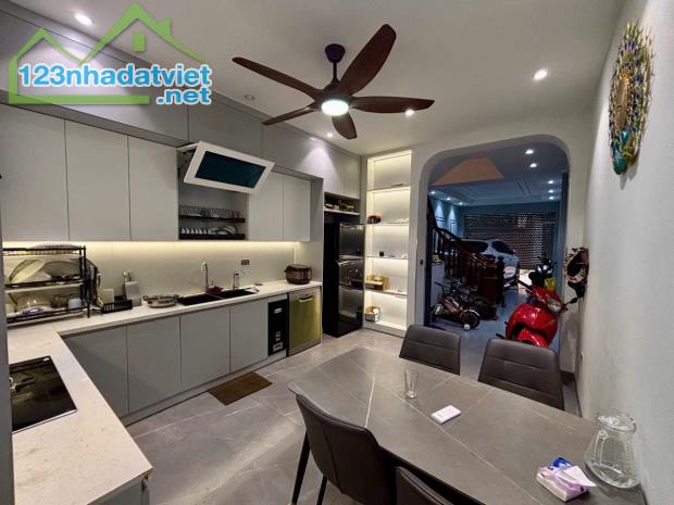 Nhà đẹp nội thất xịn ô tô vào nhà ngõ Phố Lý Sơn Thượng Thanh DT 48m2 . Giá 12.5 tỷ - 4