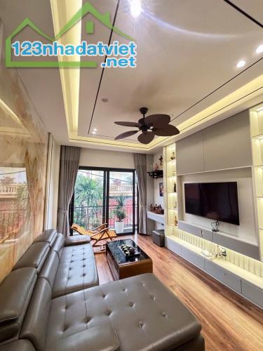 Nhà đẹp nội thất xịn ô tô vào nhà ngõ Phố Lý Sơn Thượng Thanh DT 48m2 . Giá 12.5 tỷ - 2