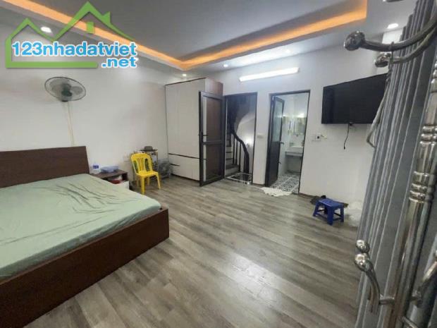 Bán nhà Hoàng Mai, 5T, MT 5,5m, 6,5 tỷ, Lh: 0984417892.