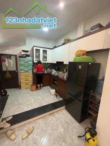 Bán nhà Hoàng Mai, 5T, MT 5,5m, 6,5 tỷ, Lh: 0984417892. - 2