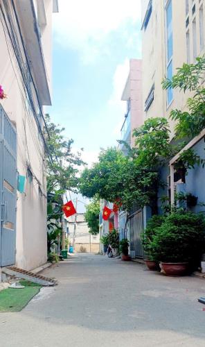 Nhà 1 trệt 2 lầu, hẻm xe hơi, Phường Phú Hữu Q9 giá 4,2 tỷ/51m2