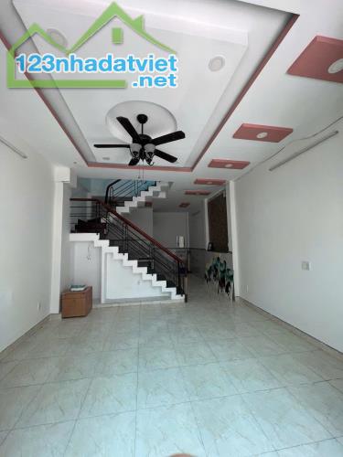 Nhà 1 trệt 2 lầu, hẻm xe hơi, Phường Phú Hữu Q9 giá 4,2 tỷ/51m2 - 1