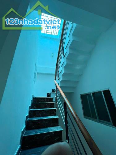 Nhà 1 trệt 2 lầu, hẻm xe hơi, Phường Phú Hữu Q9 giá 4,2 tỷ/51m2 - 2