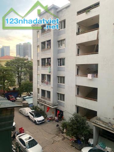 Nhà Tập thể Tầng 5; Khu ĐTM Nghĩa Đô (118.8 Nguyễn Khánh Toàn). 36/50m; Tầng 5; Giá 3 tỷ