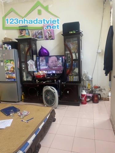 Nhà Tập thể Tầng 5; Khu ĐTM Nghĩa Đô (118.8 Nguyễn Khánh Toàn). 36/50m; Tầng 5; Giá 3 tỷ - 3