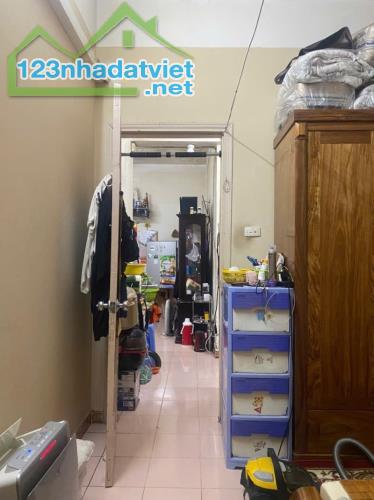 Nhà Tập thể Tầng 5; Khu ĐTM Nghĩa Đô (118.8 Nguyễn Khánh Toàn). 36/50m; Tầng 5; Giá 3 tỷ - 5