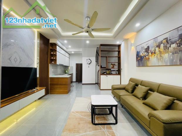 Bán nhà Đội Cấn gần phố dân xây nhà đẹp thiết kế hiện đại an ninh tốt 32m 5 tầng giá 7.9