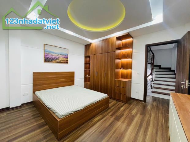 Bán nhà Đội Cấn gần phố dân xây nhà đẹp thiết kế hiện đại an ninh tốt 32m 5 tầng giá 7.9 - 2