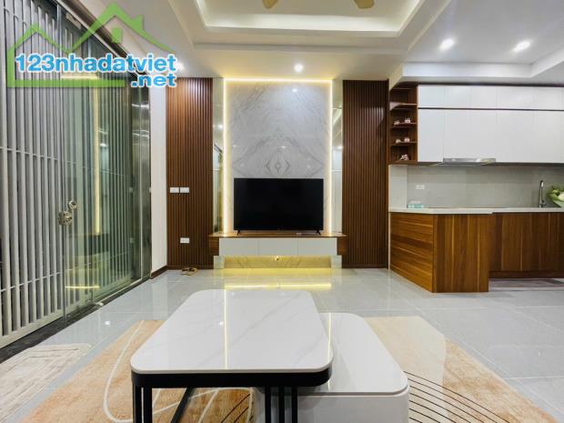 Bán nhà Đội Cấn gần phố dân xây nhà đẹp thiết kế hiện đại an ninh tốt 32m 5 tầng giá 7.9 - 4