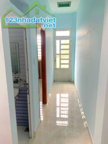 BÁN GẤP NHÀ 2 TẦNG CHỈ 890TR NGAY XUÂN THỚI ĐÔNG, HÓC MÔN - 3PN 2WC – SHR - 2