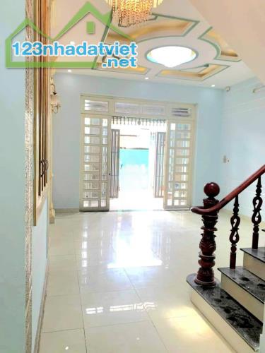 BÁN GẤP NHÀ 2 TẦNG CHỈ 890TR NGAY XUÂN THỚI ĐÔNG, HÓC MÔN - 3PN 2WC – SHR - 4