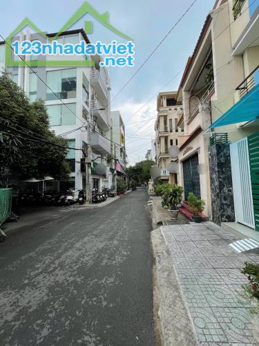 HXH tránh Thích Quảng Đức P.3 Phú Nhuận ngang 8.4m giá 25 tỷ