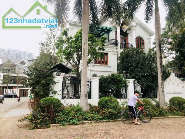 BÁN BIỆT THỰ KĐT - MỸ ĐÌNH - HÀ NỘI - 200M2 - SỔ ĐỎ