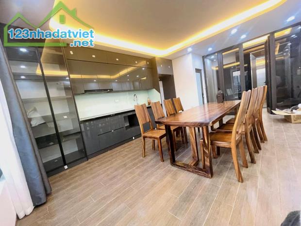 Tòa văn phòng Vũ Tông Phan, Ô tô, dt 43m 7 tầng TM 4.6m mặt, Giá 16 tỷ. Lh 0796193699 - 4