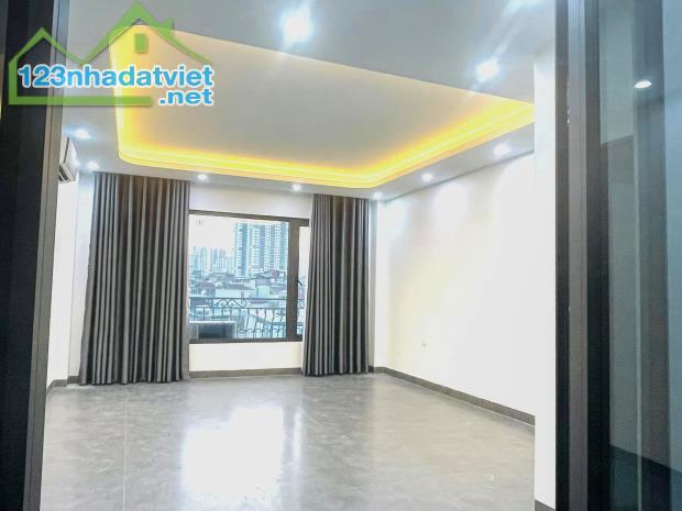 Tòa văn phòng Vũ Tông Phan, Ô tô, dt 43m 7 tầng TM 4.6m mặt, Giá 16 tỷ. Lh 0796193699 - 3