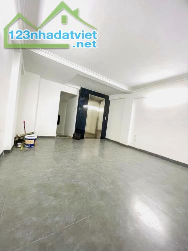 Tòa văn phòng Vũ Tông Phan, Ô tô, dt 43m 7 tầng TM 4.6m mặt, Giá 16 tỷ. Lh 0796193699 - 1