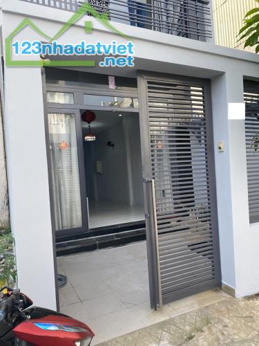 Bán Nhà 3 Tầng Mới Đẹp, Hẻm Xe Hơi, Gần Công Viên Phú Hữu – Giá Chỉ Hơn 4 Tỷ