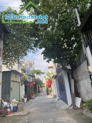 Bán Nhà 3 Tầng Mới Đẹp, Hẻm Xe Hơi, Gần Công Viên Phú Hữu – Giá Chỉ Hơn 4 Tỷ - 1