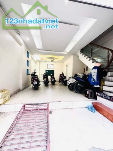 Bán nhà Phạm Văn Đồng dân xây chắc chắn 4 tầng 45m, ô tô, kinh doanh bất chấp, giá 13 tỷ