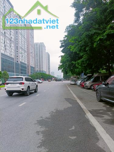 Bán nhà đẹp Xuân La: 77m, 4 tầng, mặt tiền siêu đỉnh, oto tránh, giao thông thuận tiện