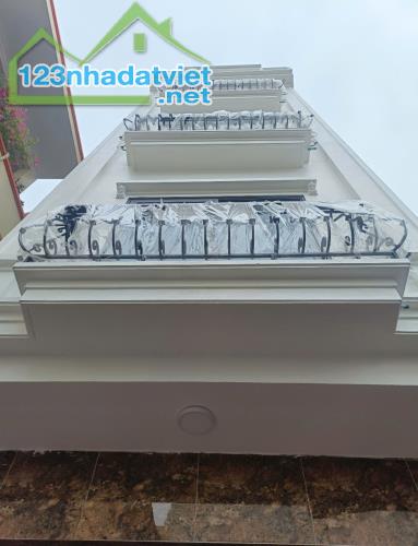 Bán gấp Liên Mạc chỉ 4,55 tỷ, 36,2m2 -5T-4PN, ngõ thoáng, sát phố.