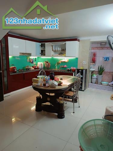 Bán nhà Văn Cao - Tô Vũ, 90m 4 tầng, đường 12m, giá 6.1 tỉ cực rẻ - 3