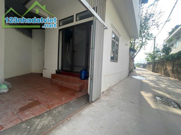 Bán nhà Trung Tâm Thị Trấn Chúc Sơn           
Diện tích :47,4m đất sẵn nhà 2 tầng - ô