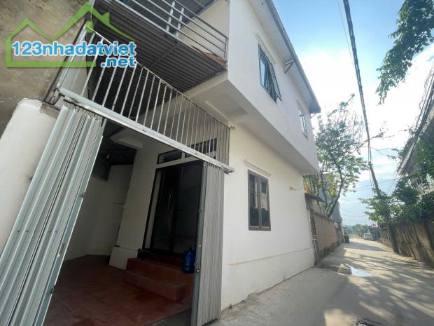 Bán nhà Trung Tâm Thị Trấn Chúc Sơn           
Diện tích :47,4m đất sẵn nhà 2 tầng - ô - 1