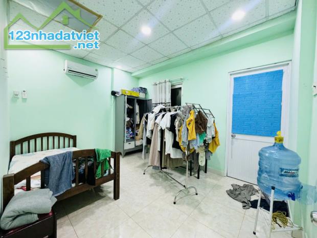 Nhà 3 tầng ô tô đậu cửa, gần ACBbank Phan Huy Ích, 4.3 tỷ - 4