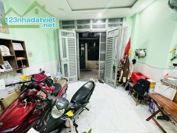 Nhà 3 tầng ô tô đậu cửa, gần ACBbank Phan Huy Ích, 4.3 tỷ - 5
