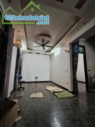 NHÀ ĐẸP DÂN XÂY, Ô TÔ VÀO, 4PN, 4WC, 68M2, 10,5 TỶ TẠI THÚY LĨNH , HOÀNG MAI , HÀ NỘI .
