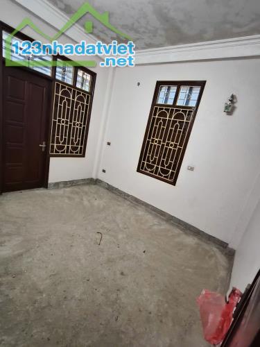 NHÀ ĐẸP DÂN XÂY, Ô TÔ VÀO, 4PN, 4WC, 68M2, 10,5 TỶ TẠI THÚY LĨNH , HOÀNG MAI , HÀ NỘI . - 2