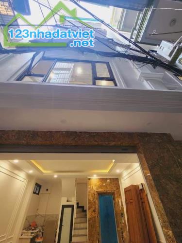 Cho thuê nhà 6 tầng,nhà mới,có thang máy, diện tích 42m2,ngõ cách mặt đường Kim Giang 20m