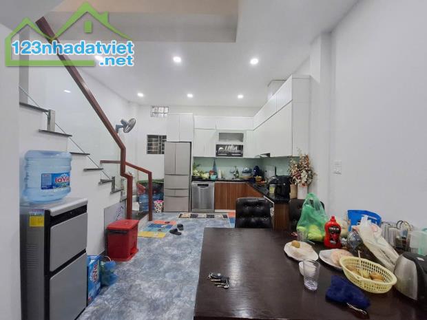 Bán nhà Tây Hồ, 50m, 4 tầng, mt 4.5m, giá 10.5 tỷ ngõ thông ô tô tránh, dân xây đẹp - 3