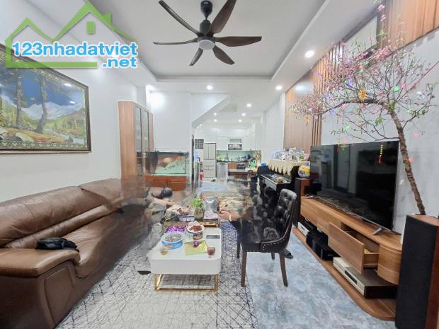 Bán nhà Tây Hồ, 50m, 4 tầng, mt 4.5m, giá 10.5 tỷ ngõ thông ô tô tránh, dân xây đẹp - 4