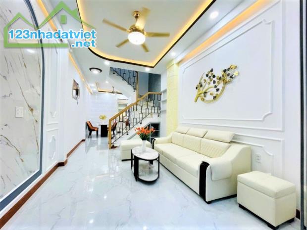 8 TỶ TL - NHÀ MỚI TRUNG TÂM QUẬN 10 - SÁT MẶT TIỀN - ~40M2 3 TẤM 3PN - NỘI THẤT CAO CẤP - 4