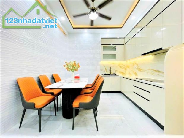 8 TỶ TL - NHÀ MỚI TRUNG TÂM QUẬN 10 - SÁT MẶT TIỀN - ~40M2 3 TẤM 3PN - NỘI THẤT CAO CẤP - 3