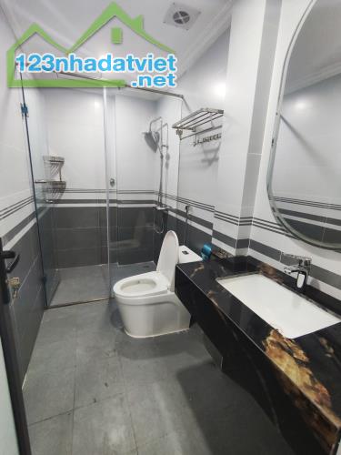 Cho thuê nhà 6 tầng,nhà mới,có thang máy, diện tích 42m2,ngõ cách mặt đường Kim Giang 20m - 6