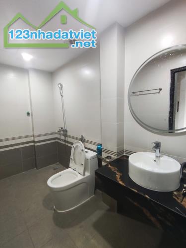 Cho thuê nhà 6 tầng,nhà mới,có thang máy, diện tích 42m2,ngõ cách mặt đường Kim Giang 20m - 7
