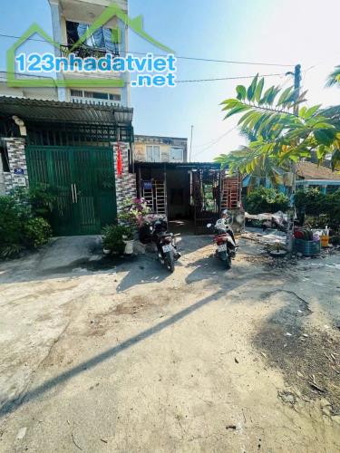 🍓 Nhà Mặt tiền bờ  rạch đường THẠNH LỘC 12, phường THẠNH LỘC,Q12 , Dt( 4mx23m )thổ cư 72m