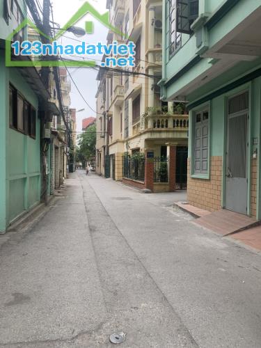 PHÂN LÔ Trần Vỹ nhà đẹp 50m2*5T, mt 4m kinh doanh, ngõ thông ô tô, 2 thoáng 15.7 tỷ
