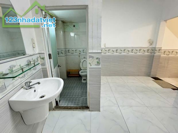 Bán nhà hẻm 3m đường Phạm Văn Chiêu, P.8, 4,5 x 13, 2 tầng, 3PN giá 4.5 tỷ tl - 5