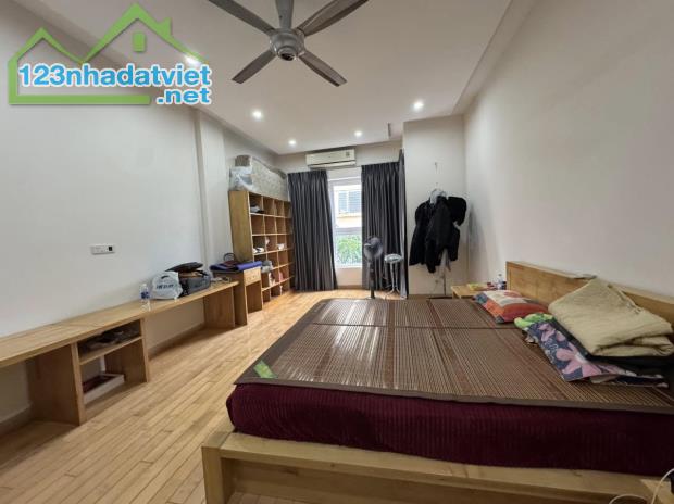 Đội Cấn – Ba Đình - Ô Tô Đỗ Cửa - 69m² x 4 tầng - MT4.3m - Giá 18 Tỷ LH: 0977658369 - 2