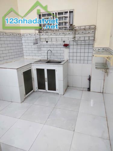 Cho thuê nhà 100m2 có 2pn đường số 9, Linh Tây - Giá 8tr/tháng, hẻm xe Hơi