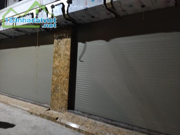 Siêu hiếm Tài chính hơn 10 tỷ nhà 50m2 phố Hoàng Quốc Việt oto đậu cửa