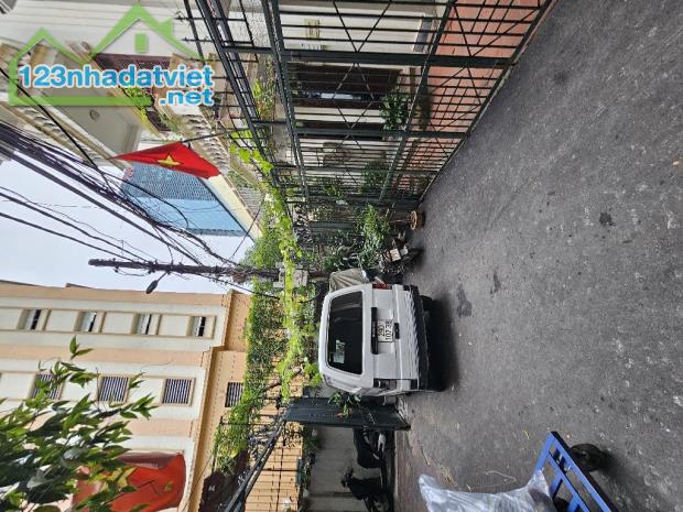 Siêu hiếm Tài chính hơn 10 tỷ nhà 50m2 phố Hoàng Quốc Việt oto đậu cửa - 1