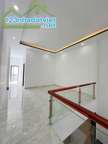Nhà mới đường ô tô, gần trường học ngay chợ Trung Thành, SHR 3PN 2WC.